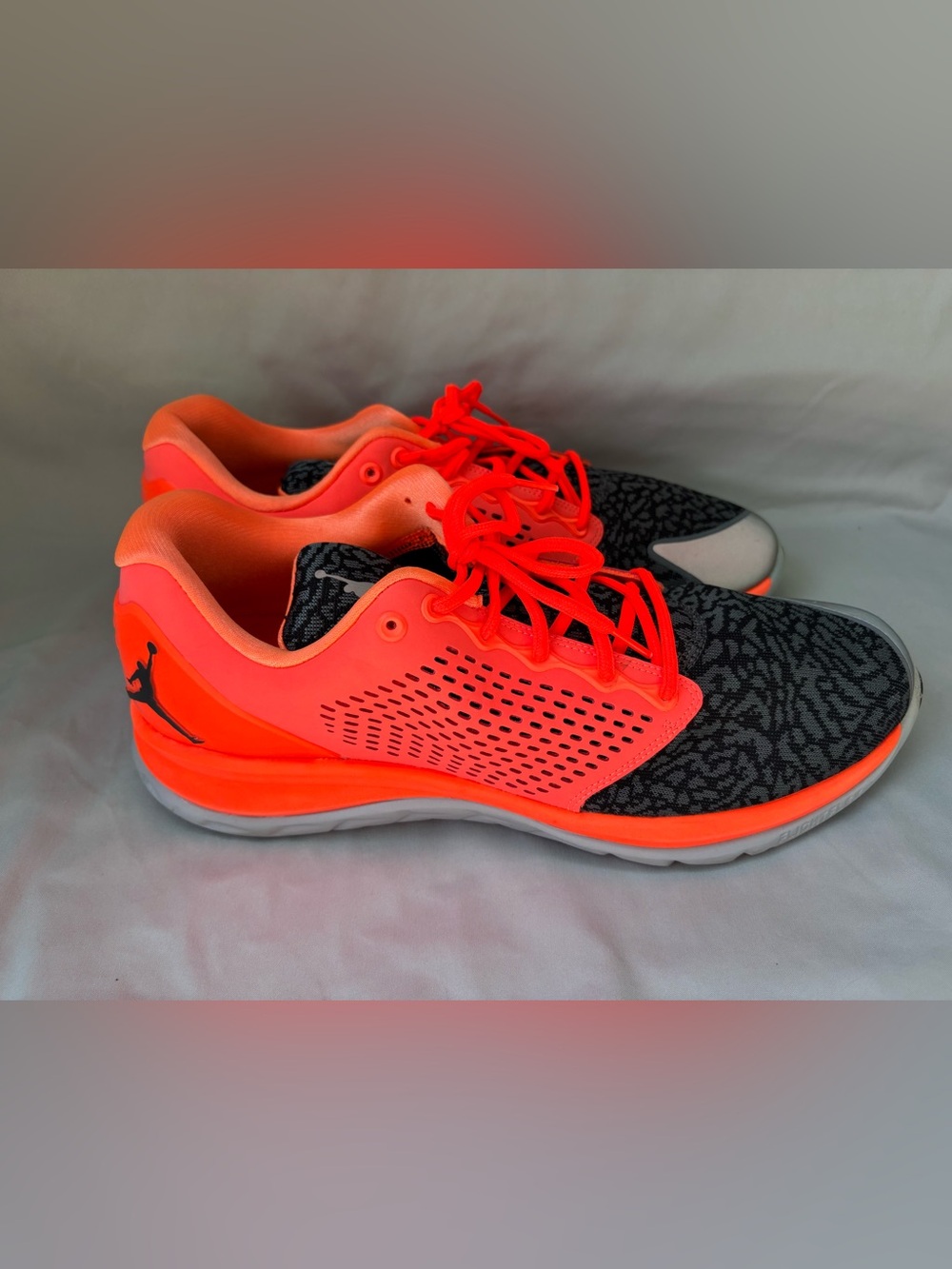 Jordan Men’s Bright Neon Orange Athletic Shoes Size 15 - Picture 11 of 16